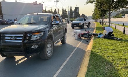Lesiona a motociclista por imprudente maniobra en Saltillo