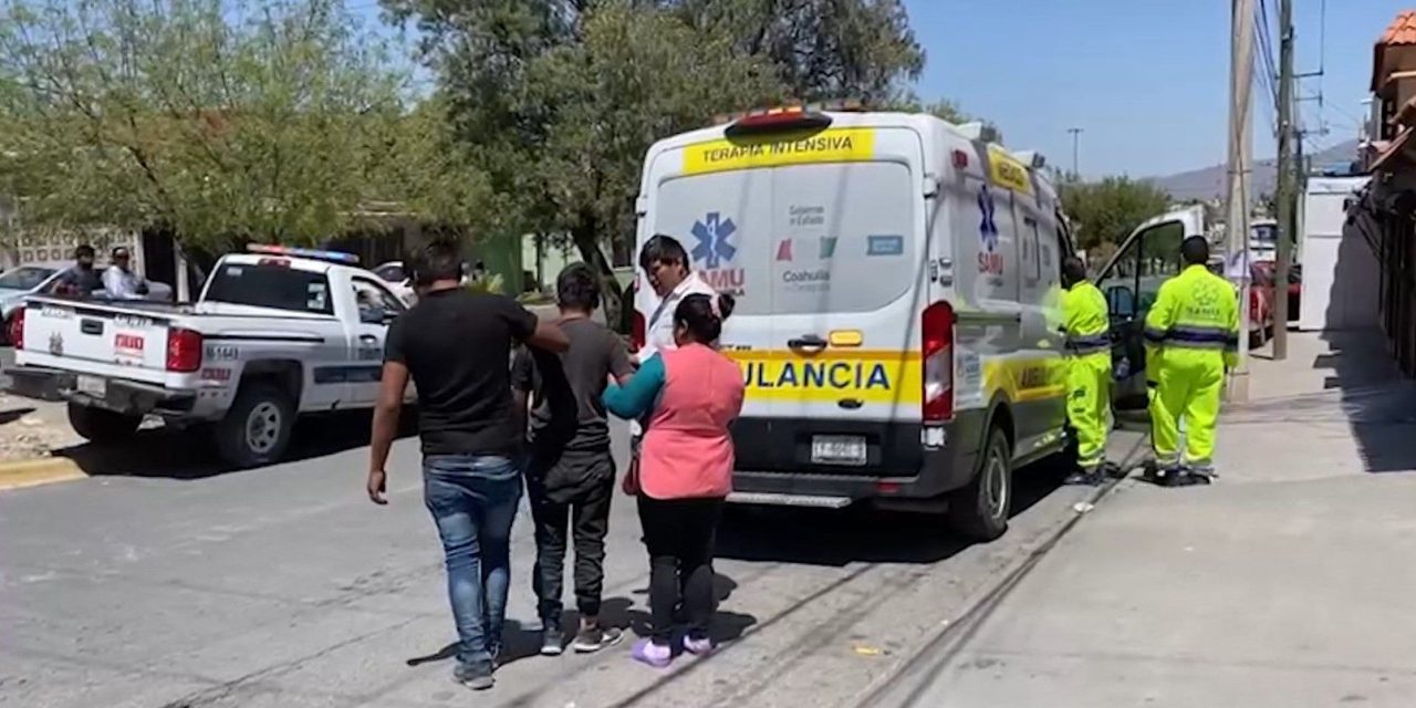 Motociclista es arrollado por taxista en Saltillo