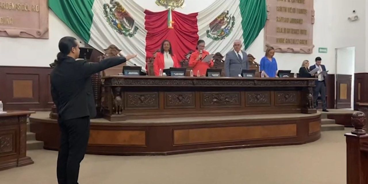 Toma protesta Óscar del Bosque como diputado local en Saltillo