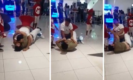 Padres se pelean por una silla pirinola en cine de CDMX frente a sus hijos