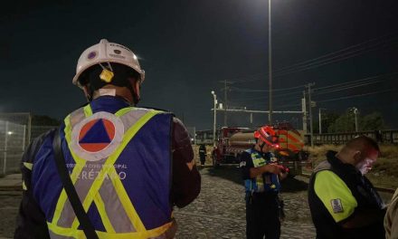 Desalojan a 25 familias por incendio de químico en Querétaro