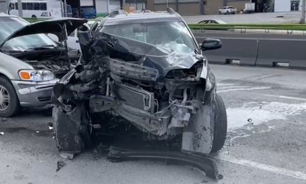 Hombre termina sin dientes y sin camioneta tras accidente en Saltillo