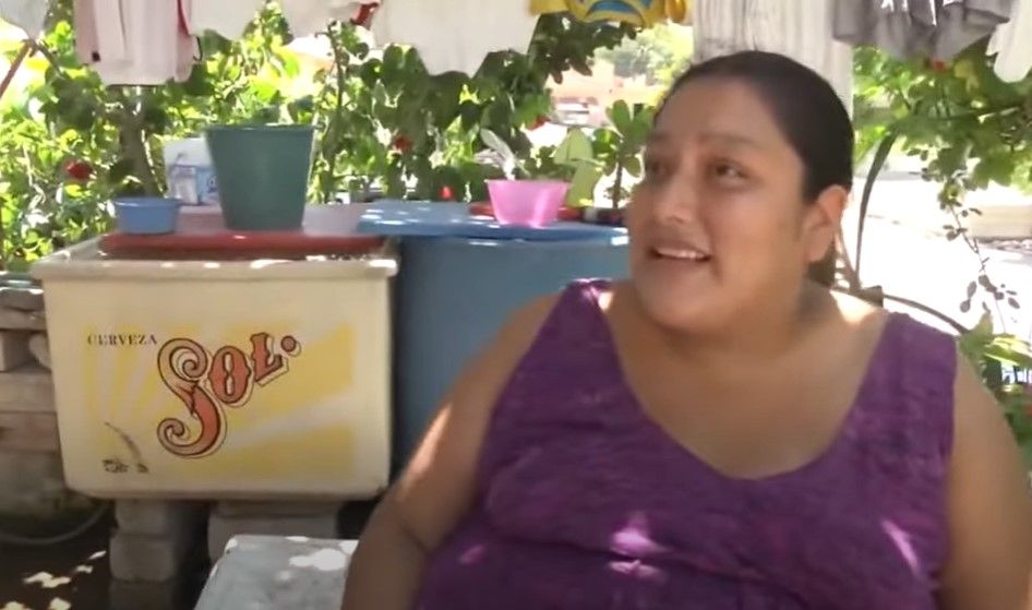 Mexicana ‘se saca de onda’  al saber que en España hablan español