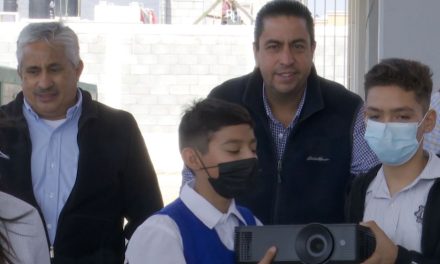 Supervisa Chema Morales entrega de apoyos en escuela