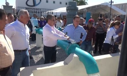 Miguel Riquelme y Román Cepeda supervisan pozo de agua ‘Viñedos’