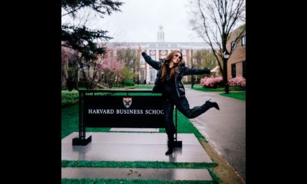 Empoderada: Thalía da conferencia en Harvard sobre las mujeres en los negocios