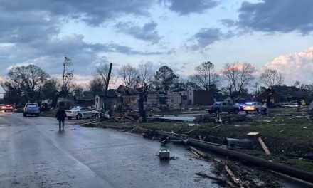 Biden aprueba declaración de desastre tras tornados en Arkansas