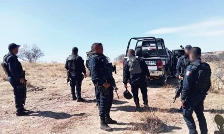 Familia colombiana es atacada a balazos en la carretera a Zacatecas y mueren 4 personas