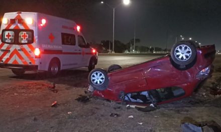 Saltillo: Joven sufre una aparatosa volcadura y lesiona a sus amigos