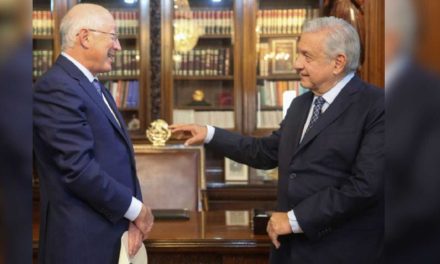 AMLO se reúne con el embajador de EU, Ken Salazar, en Palacio Nacional