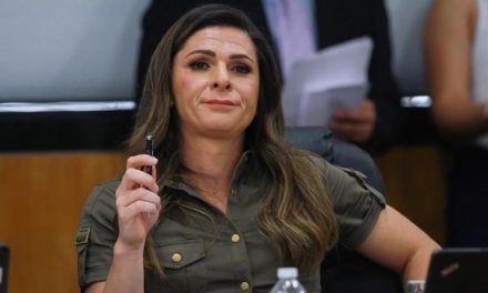 Avon se lanza contra Ana Guevara tras falta de apoyo a nadadoras mexicanas