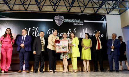 Reconocen a docentes de Sabinas