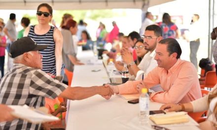 Atienden a vecinos con brigada de servicios en Acuña