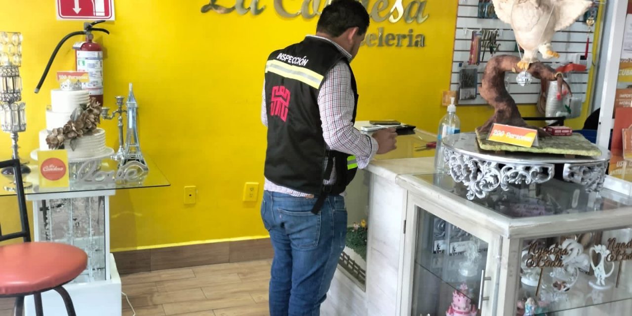 Inspeccionan florerías y pastelerías previo a festejos del Día de las Madres en Torreón