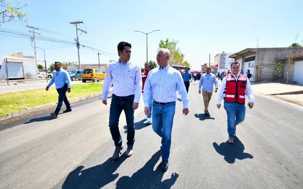 Supervisa Román Cepeda obra de pavimentación en Torreón