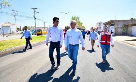 Supervisa Román Cepeda obra de pavimentación en Torreón