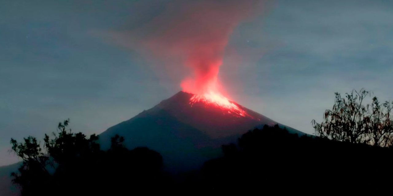 Registra el ‘Popo’ dos explosiones con fragmentos incandescentes
