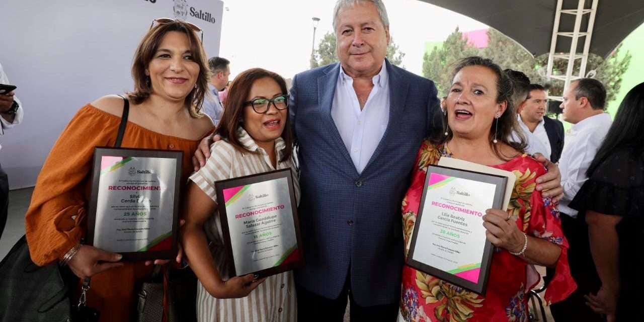 Reconocen a trabajadores municipales de Saltillo