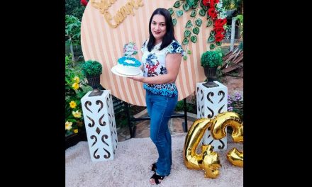 Alumno acaba con la vida de su maestra frente a compañeros
