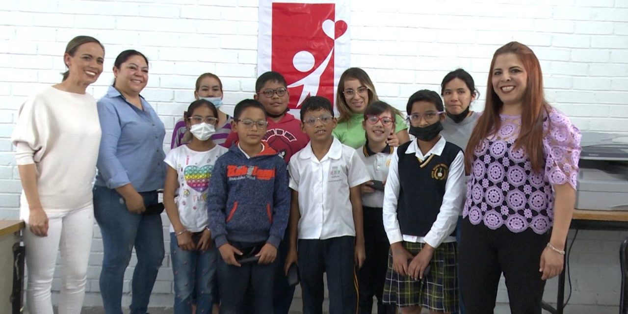 Alumnos de la escuela Ramón disfrutan de nuevos lentes gracias a Imagen Óptica y Fundación RCG