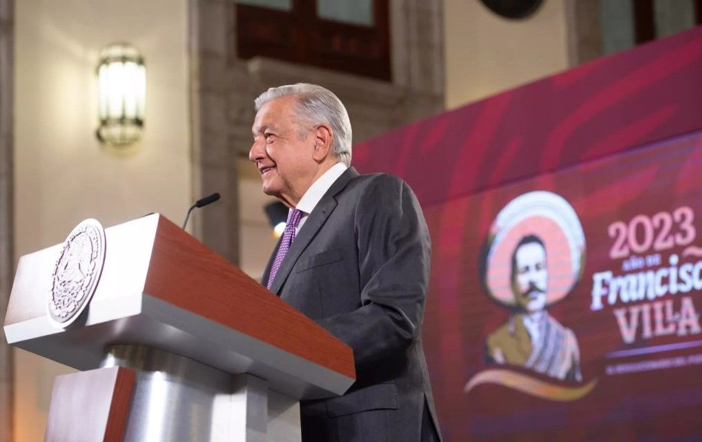AMLO defiende a Ana Guevara y acusa campaña contra ella