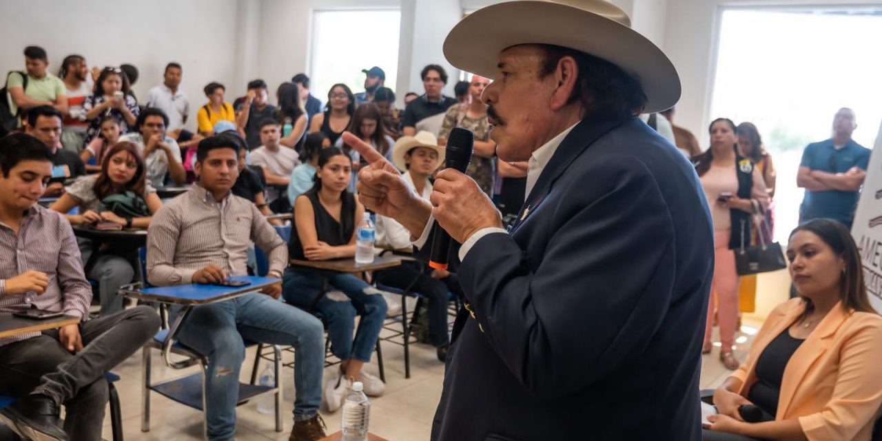 Presenta Armando Guadiana  propuestas a universitarios