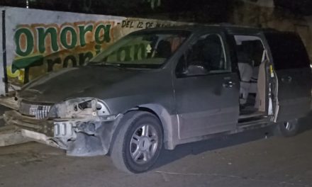 Ocasiona accidente por la Central camionera y afectados lo persiguen hasta el centro de Saltillo