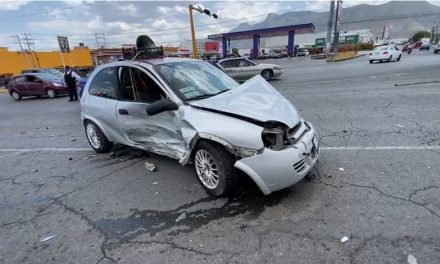 Menor provoca accidente en Saltillo y tres personas resultaron lesionadas
