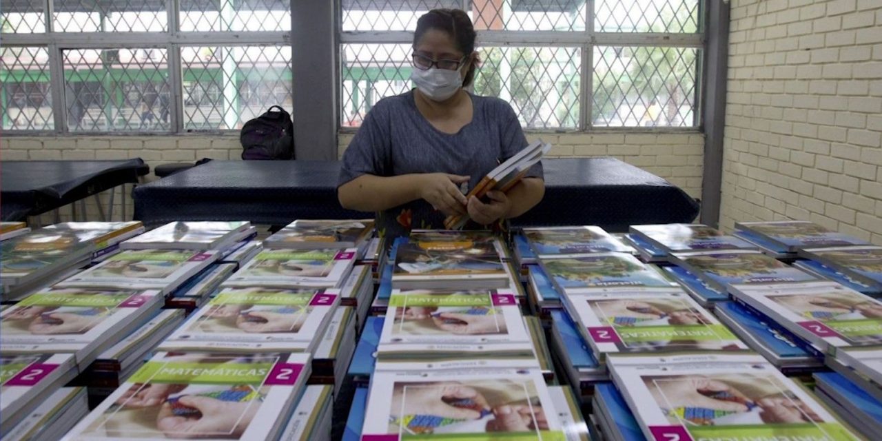 Exigen se detenga publicacion de libros de texto