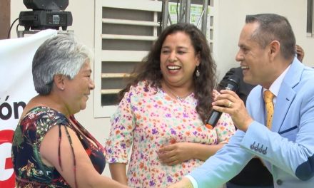 Así festejo Fundación RCG a las mamás: con show, música y regalos en la colonia Valencia