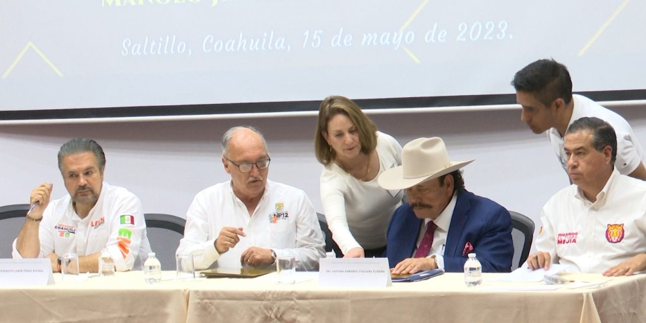 Candidatos a gobernador firman acuerdos por el magisterio en Coahuila
