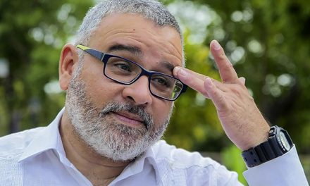 Expresidente de El Salvador recibe 14 años de prisión por tratos con pandillas