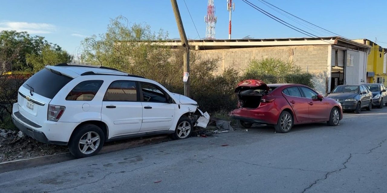 Huyen tras chocar contra carro estacionado en Saltillo