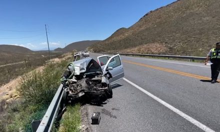 Jovencitas protagonizan accidente en la carretera a Monclova.
