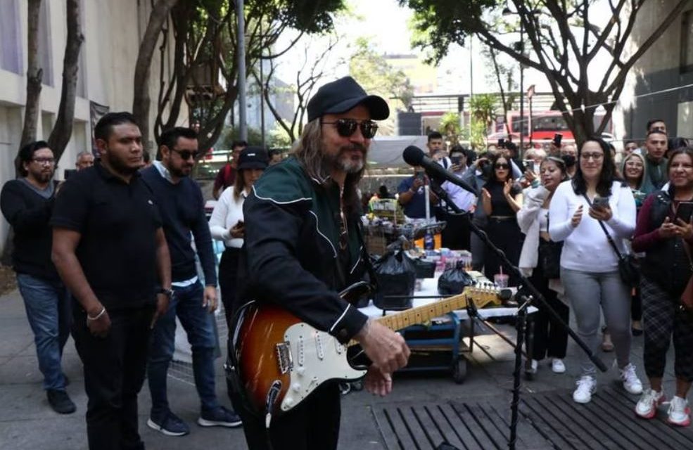 Juanes sorprende con concierto callejero sorpresa en CDMX (video)