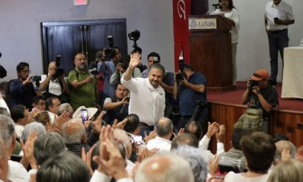 Lenin se compromete con la salud de docentes