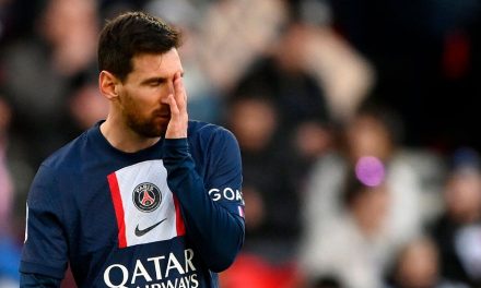Se rompe relación; se reúnen hinchas del PSG para insultar a Messi