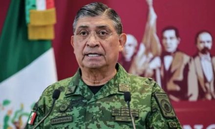 Luis Cresencio Sandoval acepta que compró departamento en Huixquilucan