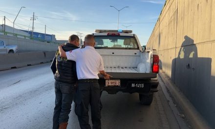 Ebrio manejaba ‘hasta las manitas’ por Saltillo y choca por quedarse dormido