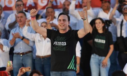 Vamos a ganar para llevar  desarrollo económico parejo: Manolo Jiménez