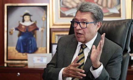Monreal señala que habría juicio político contra ministros por anular Plan B