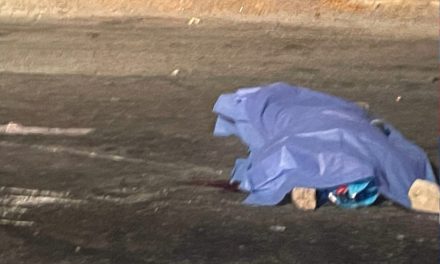 Hombre muere al chocar de frente contra tráiler  en la carretera a Monclova