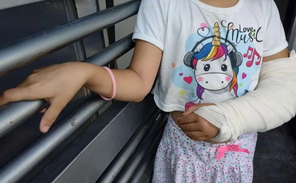 Bala rebota y hiere a una niñita de 8 años en Escobedo