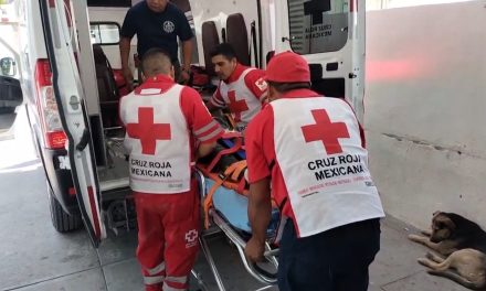 Parrense sufre volcadura en la carretera Parras-Paila