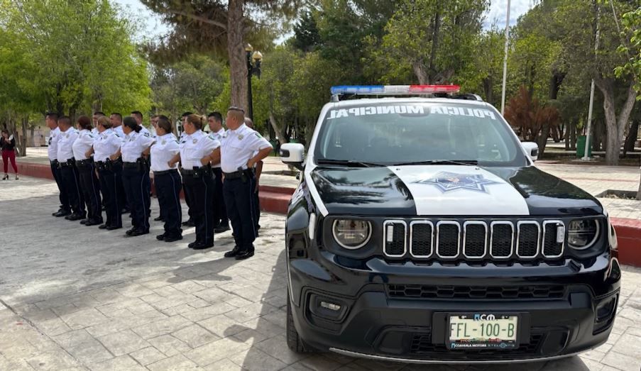 Para reforzar la seguridad en Arteaga, entrega alcalde dos patrullas a Dirección de la Policía Municipal