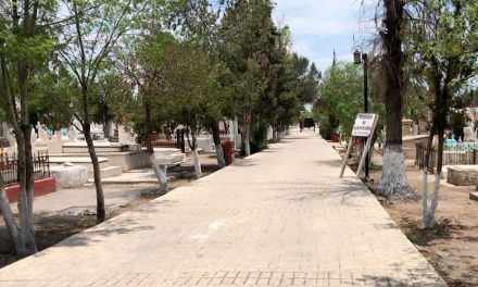 Se registra poca afluencia en los panteones de Saltillo