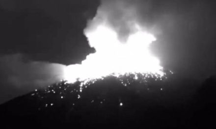 Popocatépetl lanza lava y ceniza, alerta en la CDMX