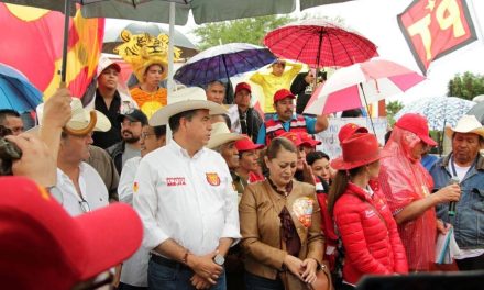 Promete Ricardo Mejía devolver agua a campesinos