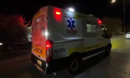 Motociclista se rompe ambas piernas en accidente en Saltillo