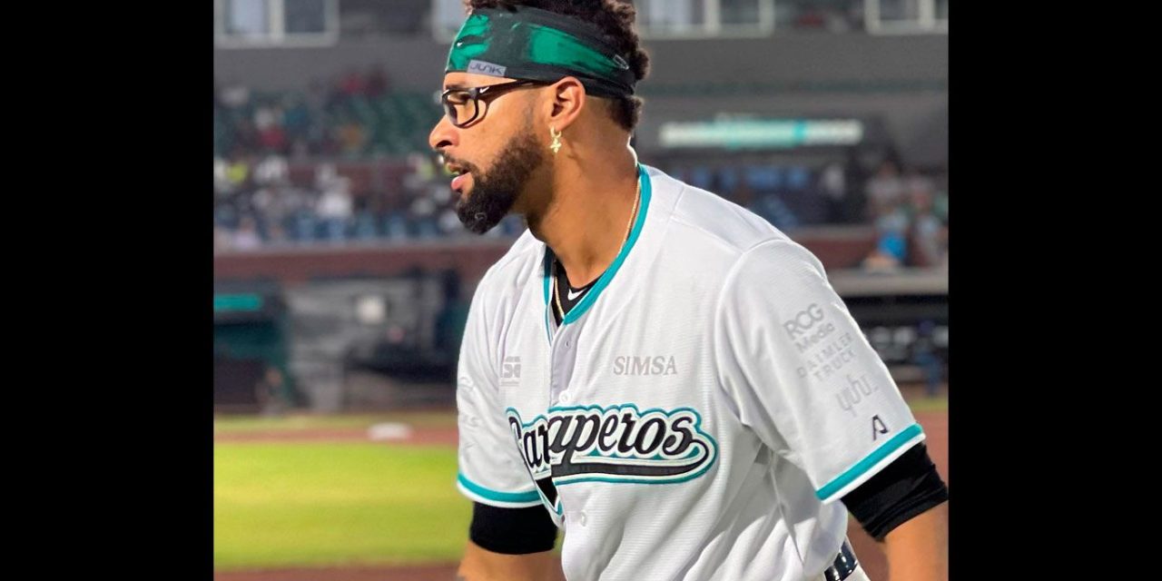 Brilla Henry Urrutia en empate de Saraperos contra Sultanes